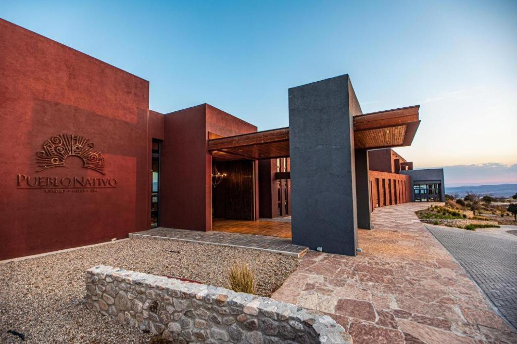 Pueblo Nativo Golf & 4*